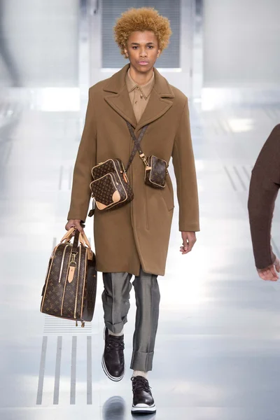 Look 10